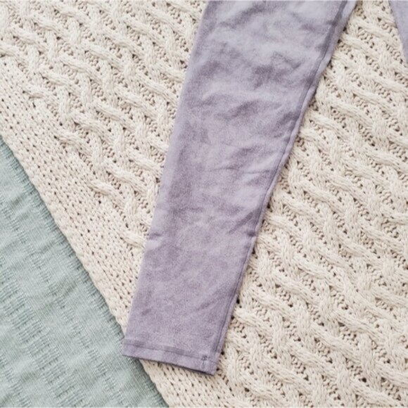 NWT AERIE Coated Faux Leather Light Mauve Limited Edition Leggings- M - Picture 3 of 8